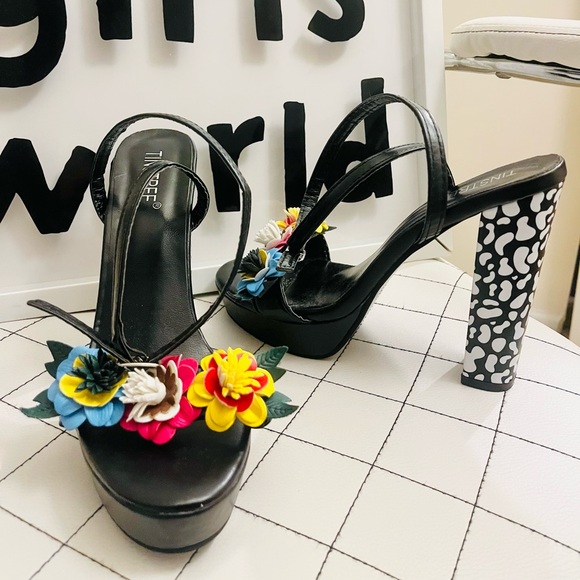Flower Heels - Picture 2 of 6